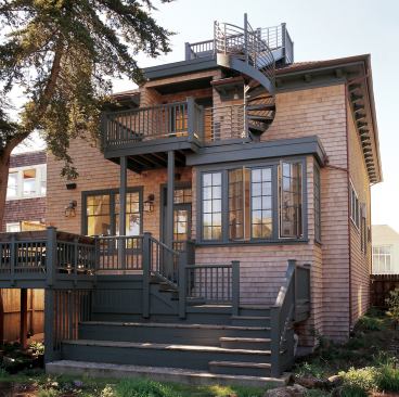 The rear of the building, visible only to its neighbors, adopts a freer attitude.