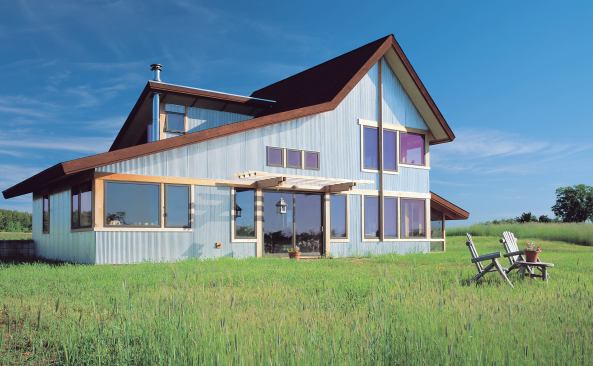 Located in the farm country of western Wisconsin, this home borrows some stylishly utilitarian materials from the agricultural buildings that are its neighbors.