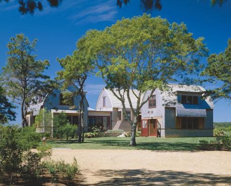 CUSTOM HOME May-June 2007  2007 CHDA  Edgartown, Mass., Residence  Custom Home More Than 5,000 Square Feet / Merit Award