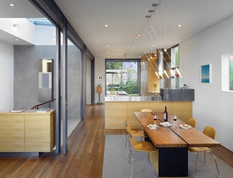 A skylight and oversized, commercial-style windows at either end of the top level also usher in natural illumination.