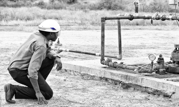 Daqri plans to run pilot programs with its industrial partners in December.