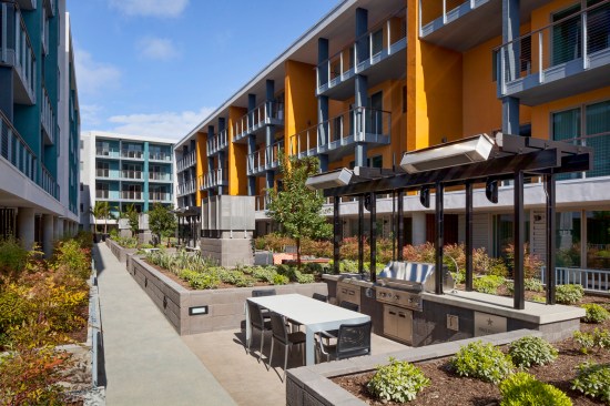 Landscaped common spaces offer places to grill, cook, and gather. 