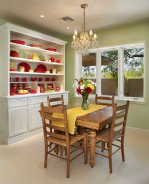 The breakfast nook is in the space of the former kitchen.