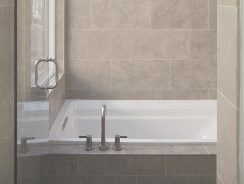 The+master+bath+was+designed+with+a+separate+bathing+room+with+shower+and+soaking+tub+in+a+single+limestone-clad+space.+++