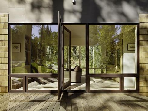 John and Elaine Carney gained the idea for the whitewashed oak floor planks from a restaurant in Paris.