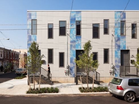 A simple palette of materials and a streamlined design bring a modern aesthetic to the Skinny rowhouses, located in an up-and-coming Philadelphia neighborhood close to burgeoning retail and within walking distance to public transportation about 10 minutes from Philadelphia’s city center.