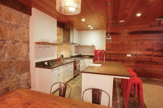 The+barn%27s+old+stone+walls+are+3+feet+thick.+The+reclaimed+Douglas+planks+used+for+the+walls+and+ceiling+look+especially+warm+and+luxurious+next+to+the+old+stone+wall.+