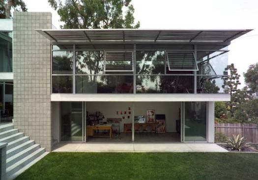 The two-story addition consists of a second-floor master bedroom, closet, and master bath, and a painting and graphic design studio on the first. An 18-foot-wide operable glass door accesses the pool and garden area.