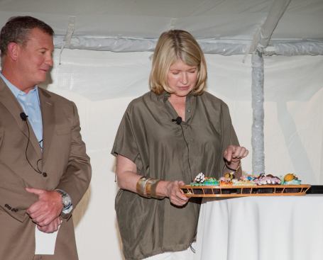 As part of the festivities, Martha judges cupcakes decorated by attendees while KB Home central Florida division president George Glance watches.