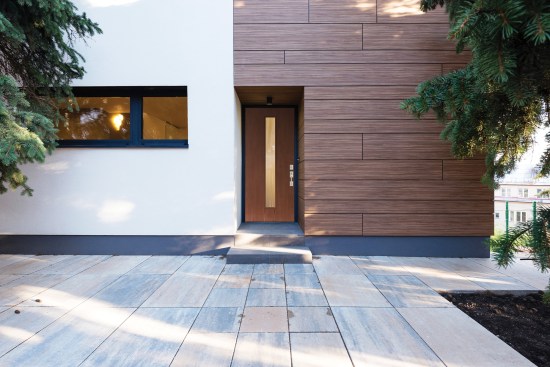 Modern Oak Textured Exterior door with Vertical Lite and Chord Glass: A sleek, oak door with textured glass from this Modern Door Collection strikes a perfect mix of design and texture for a pleasant nod to mod.