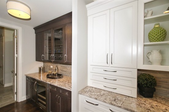 A
butler’s pantry, such as this one from Meritus Homes’ Greenbrook at Highland
Woods community, is a convenient feature for holiday entertaining.&nbsp;&nbsp;