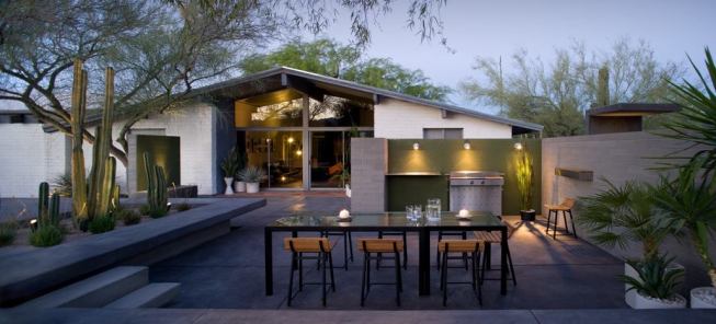 Merit Award
Moltz Residence, Tucson, Ariz.
Entrant/Architect: Ibarra Rosano Design Architects, Tucson, Ariz.;
Builder: Kern Builders, Tucson The principals of Ibarra Rosano Design Architects used a restrained palette of concrete block, glass tile, and native plants to create 'a stage for the act of living in the desert.