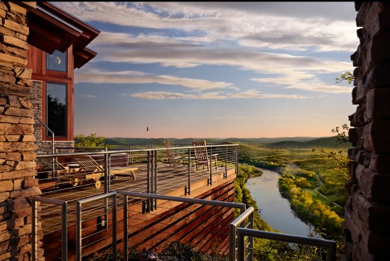 Perched on a mountain bluff overlooking the White River and Arkansas’ Ozark foothills, the Mountain Home is a lodge retreat that achieved LEED gold certification