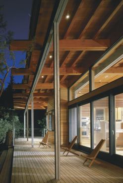 2004 rada  The Point House, Montana  Grand Award/Custom – 3,500 Square Feet or Less  Bohlin Cywinski Jackson, Seattle   A long cedar porch blurs this Montana house’s southern edge, in contrast to the closed face on the north side, where cedar boxes contain the baths and pantry.