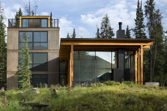 This vacation home consists of two connected pavilions--one designed to capture nearby forest views; the other, distant mountain vistas.