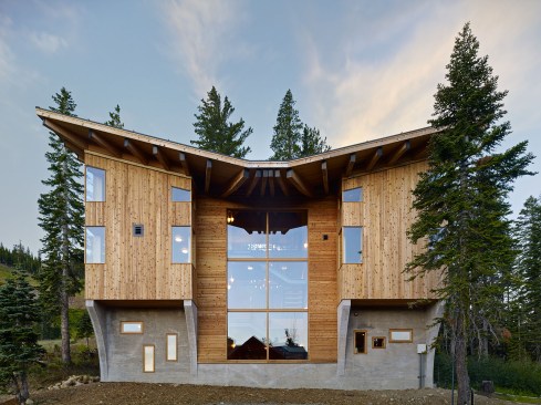 BCV Architects’ Crow’s Nest is on one of the highest home sites in the Sierra