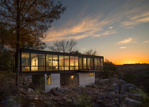 The Hawk’s Nest was built on the site of an abandoned limestone quarry, offering sweeping views of the Potomac river.