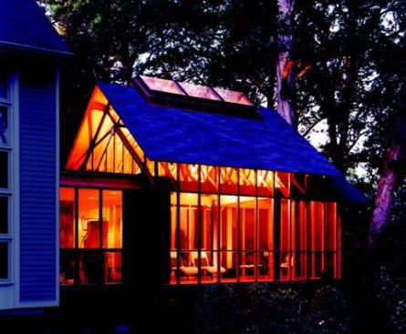 Spotlights are set along each side of the porch; as night falls they light up the intricate carpentry to create playful shadow patterns in the space.