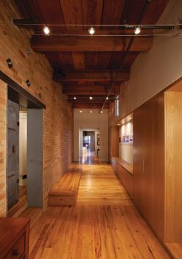 A ramped entry hall reconciles this apartment’s raised floor with the floor elevation at the building’s public areas. 