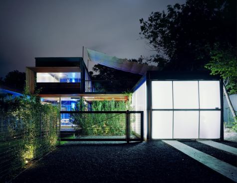 The house was built for two families and therefore is split into two parallel pavilions that flank a courtyard and are connected visually by a water feature and physically by a glass hallway.