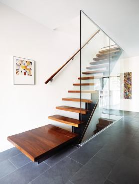 A single open stringer and cantilevered landing lend this stair in North Kingsway a sense of levitation.