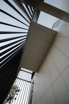 Six-foot-deep cantilevered projections on alternating levels add to useable floor space.