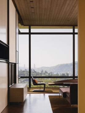 The project deftly balances privacy and a firm sense of place.