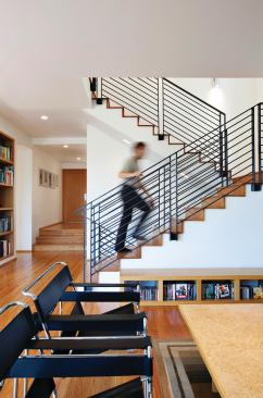 Tapping into the Southern California climate, architect and owner Frank Pasker and his wife, Grit, deliver a dwelling that nearly negates the grid.