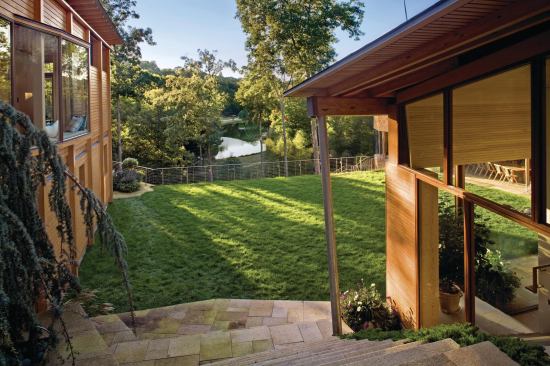 The Hillside House's post-and-beam wings sit against stone retaining walls, minimizing the visual and site impact. 