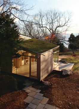 A play on traditional New England sheds, the Guilford Cottage typifies Gray Organschi’s talent for turning site constraints into a cool architectural idea.