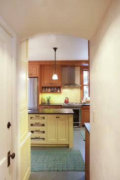 All five members of the family love to cook, and they love to do it together. A second sink was set in the working island, accessible from both sides. 