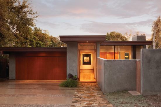 The jury loved the elegant new entrance–even surprising themselves in accepting the prominence of the garage door on this elevation.