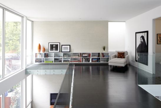 Bucktown Three's serene upstairs den overlooks the first floor, as well as the rear courtyard.