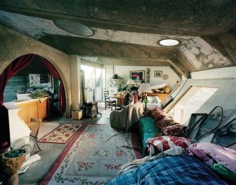 Interior of east residence above Arcosanti foundry, constructed 1973. Waste heat from foundry furnaces below is channeled through the interior bench to help radiantly heat the apartments during the cold season. (Thanks to Roger Tomalty and Mary Hoadley of Arcosanti for caption information.)