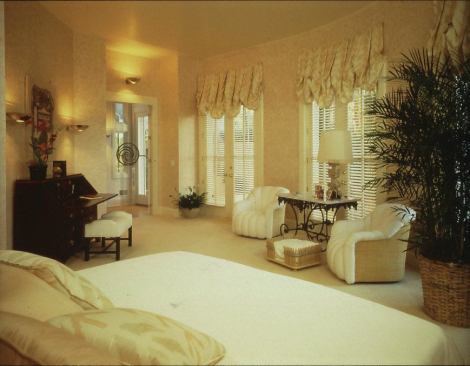 1989: New Ideas Legendary architect Charles Moore used the opportunity to design one of his last residences by having a little fun with the planâ€”namely, a colorful living space that curled around to a shielded â€œopiumâ€? den that, while not exactly replicable for the mainstream, inspired the idea of offering pockets of private space within a public realm. Meanwhile, the master suite, alone in the lower level, featured a dedicated home gym.