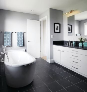 Natural light illuminates the master bath. Architect Ernie Ruskey drew the home's soft gray, blue, and green paint colors from the hues of its lakeside environment.
