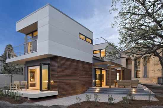 Currently on display at Chicago's Museum of Science and Industry as part of the exhibit Smart Home: Green + Wired, mkSolaire is designed to slip into slim city lots. The 2,500-square-foot house will be open for tours until Jan. 4, 2009.