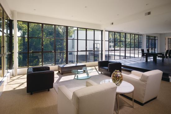 The living room focuses its view on the studio.

