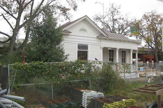 The original curved porch had fluted columns and decorative trim. The crew used Liquid Siding (liquidsiding.com), a protective coating, to create a weather barrier over the existing siding. “It’s great for these old historic homes,” architect Kristin Hefty says.
