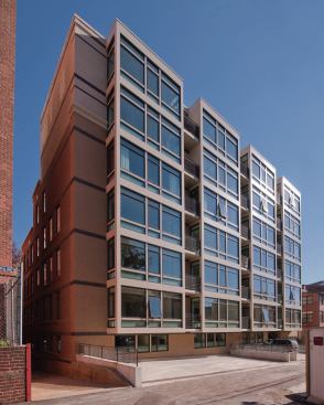 Woodley Wardman consists of 39 condos, with 16 in four historic townhouses and 23 in a 7-story tower to the rear. 
