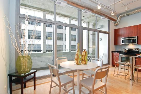 The condos in the new 11 floors built atop the original seven floors at 565 Quincy are sleek glass boxes in the sky.