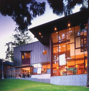 The Roddy/Bale Residence applies the openness, transparency, and outdoor access of the fIrm's early cabin projects to the larger canvas of a "luxury home."