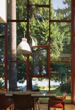 The Roddy/Bale Residence applies the openness, transparency, and outdoor access of the fIrm's early cabin projects to the larger canvas of a "luxury home."