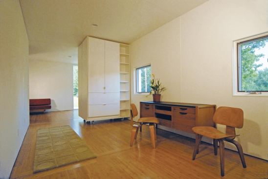 Studio 804 used bamboo flooring throughout Modular 4's interior.