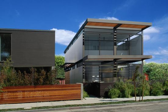 CK4, another model in the CK Series, comes with floor-to-ceiling glass sliding doors.