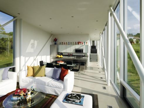 The building's steel structural frame lies inboard of an aluminum-and-glass curtain wall.
