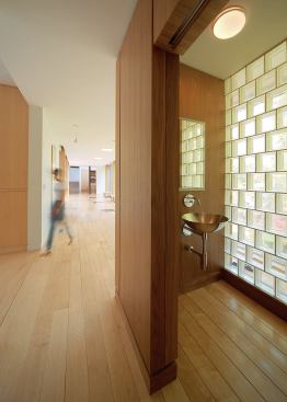 The homeowner’s previous job running the Asian outpost of Herman Miller gave him access to the furniture maker’s famed veneers, which Petrarca used to line the powder room. A wall of glass block hints at the bamboo beyond and fills the room with discreet natural light.