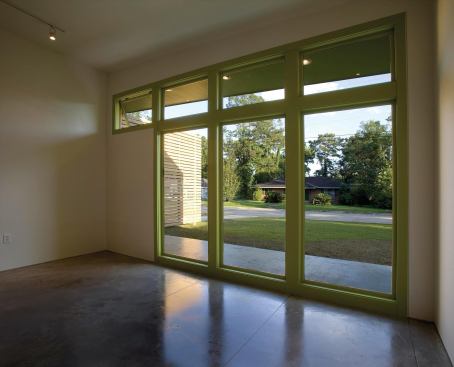 A high window wall opens the living room to the front porch.

