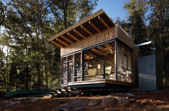 Located upstream from a hydroelectric dam, the building was designed to let high water flow through.

