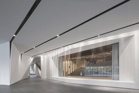 A ground-floor auditorium is used 

for presentations by Samsung and for public events.